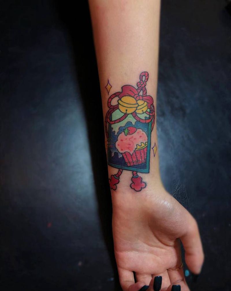 御守遮盖手腕英文纹身图片_手臂纹身图案