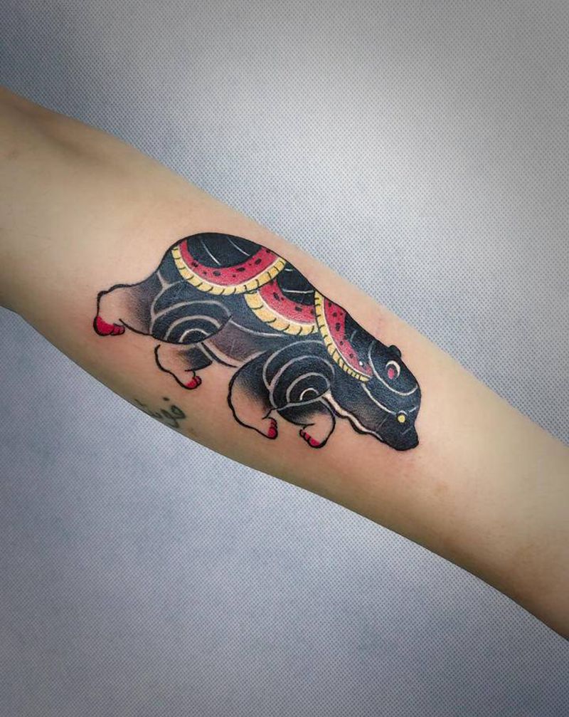 熊与蛇纹身图片_手部Old School老传统纹身图案