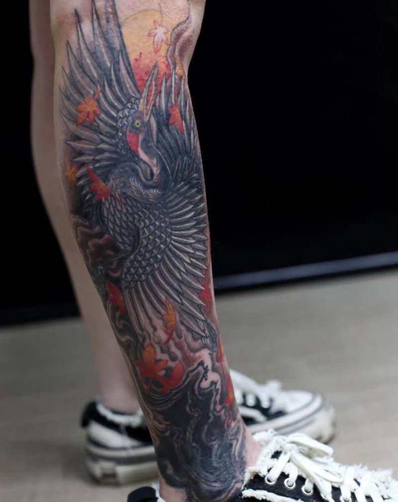 鹤包小腿纹身图片_腿部新传统纹身图案