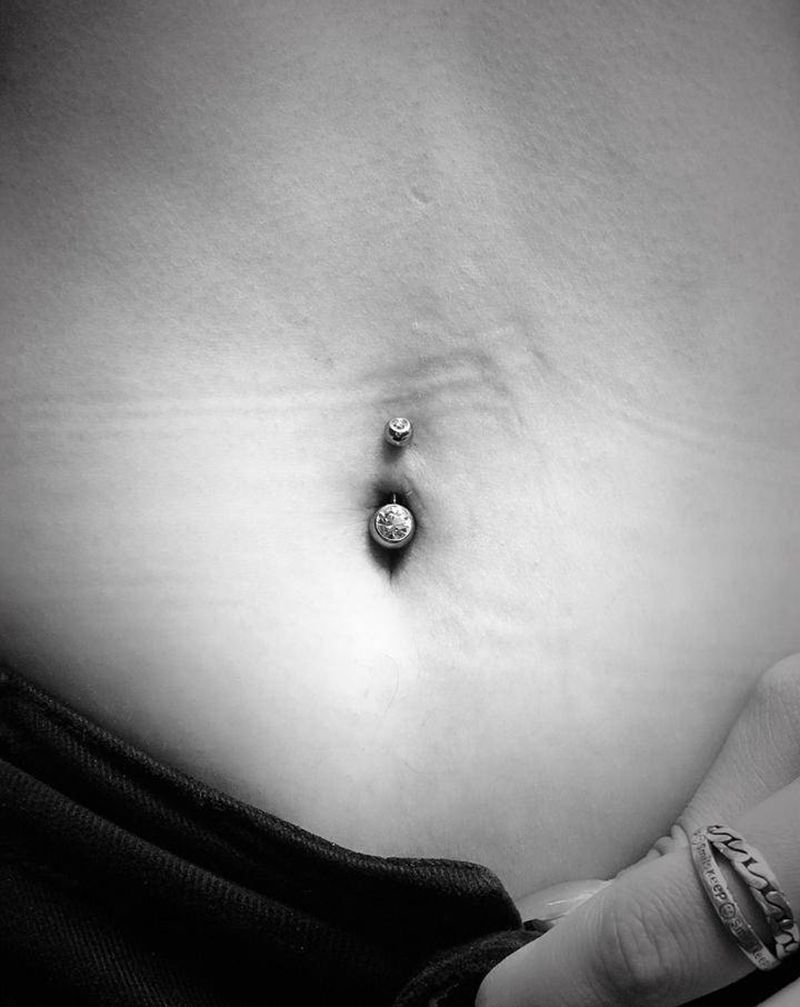 穿孔纹身图片_颈部几何纹身图案