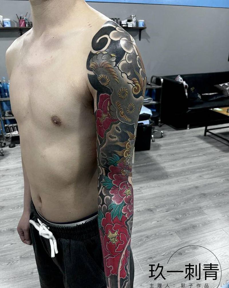 福狮纹身图片_手臂老传统纹身图案