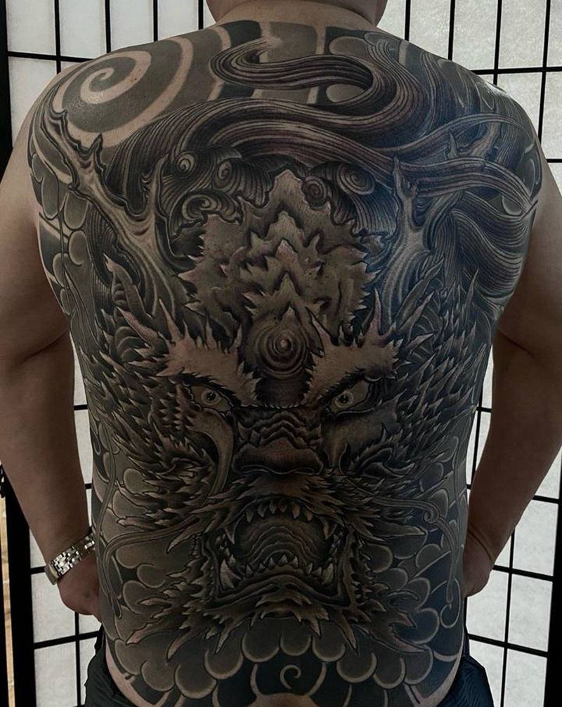 满背龍头纹身图片_背部老传统纹身图案
