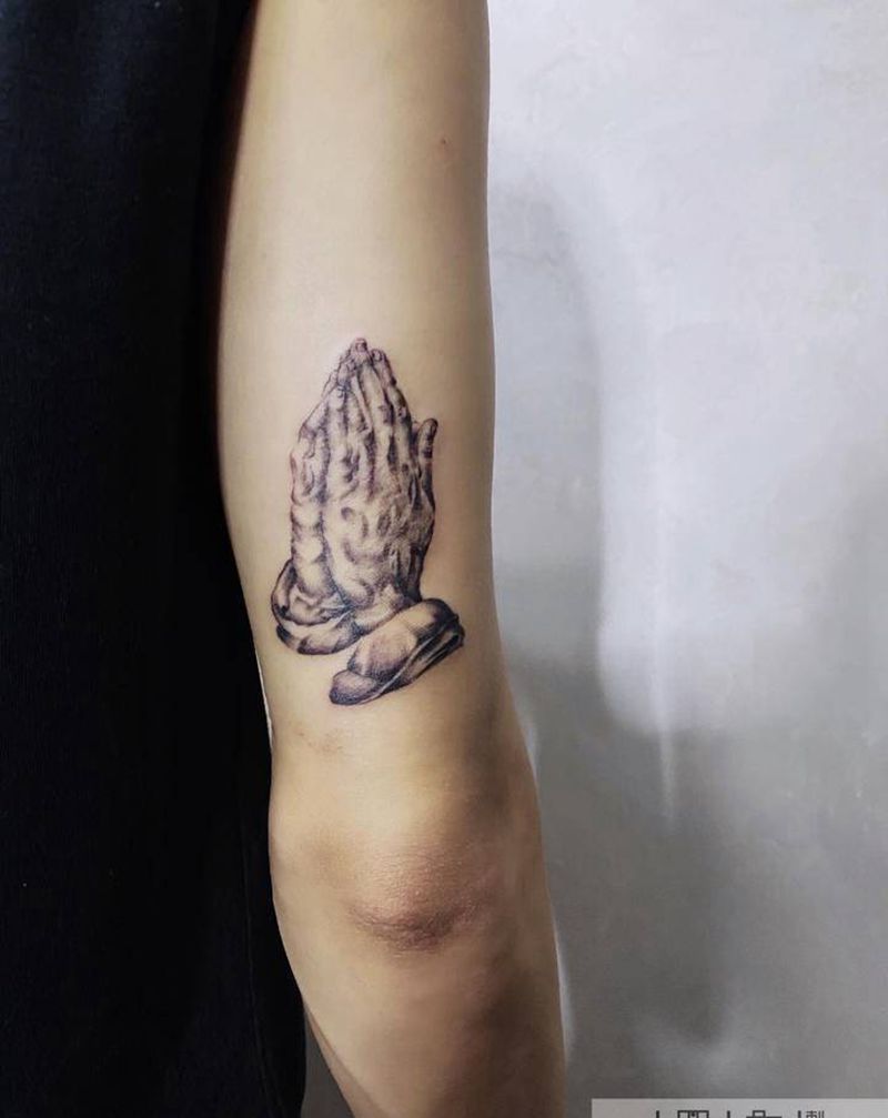 祈祷之手纹身图片_手臂纹身图案