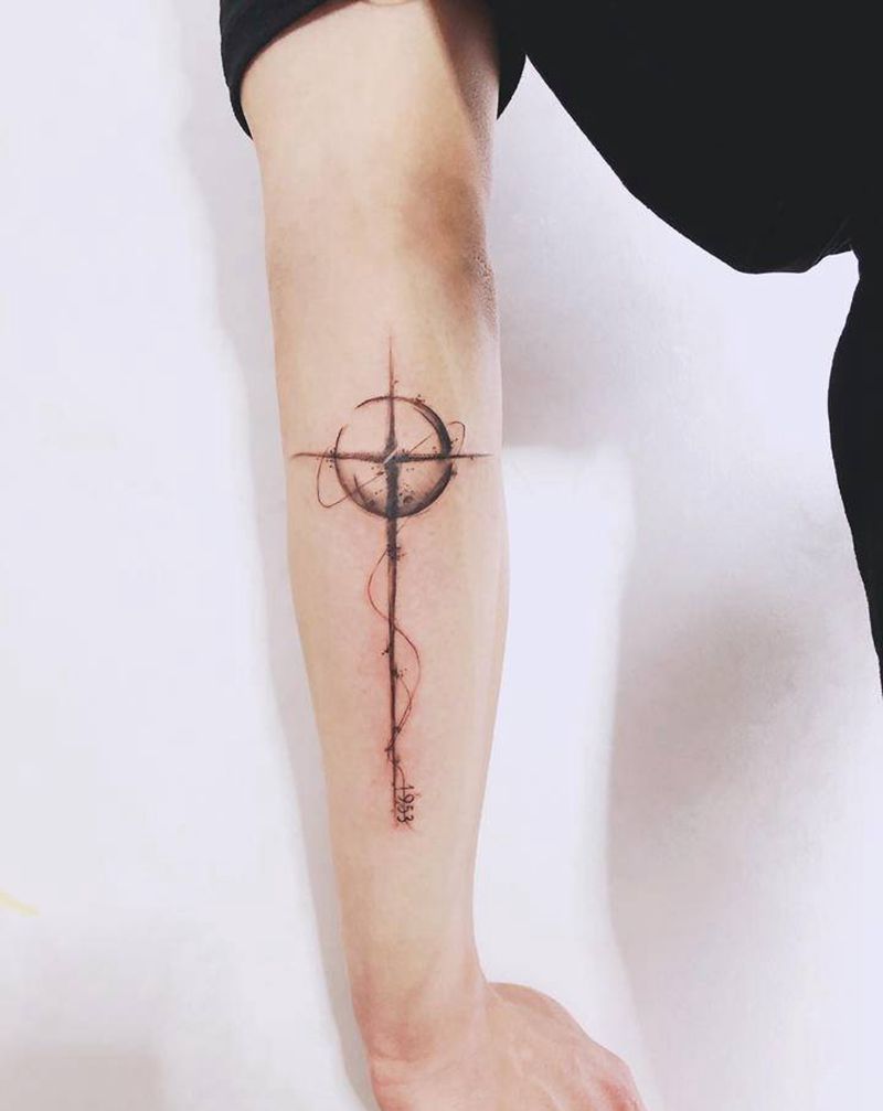 十字架纹身图片_手臂纹身图案