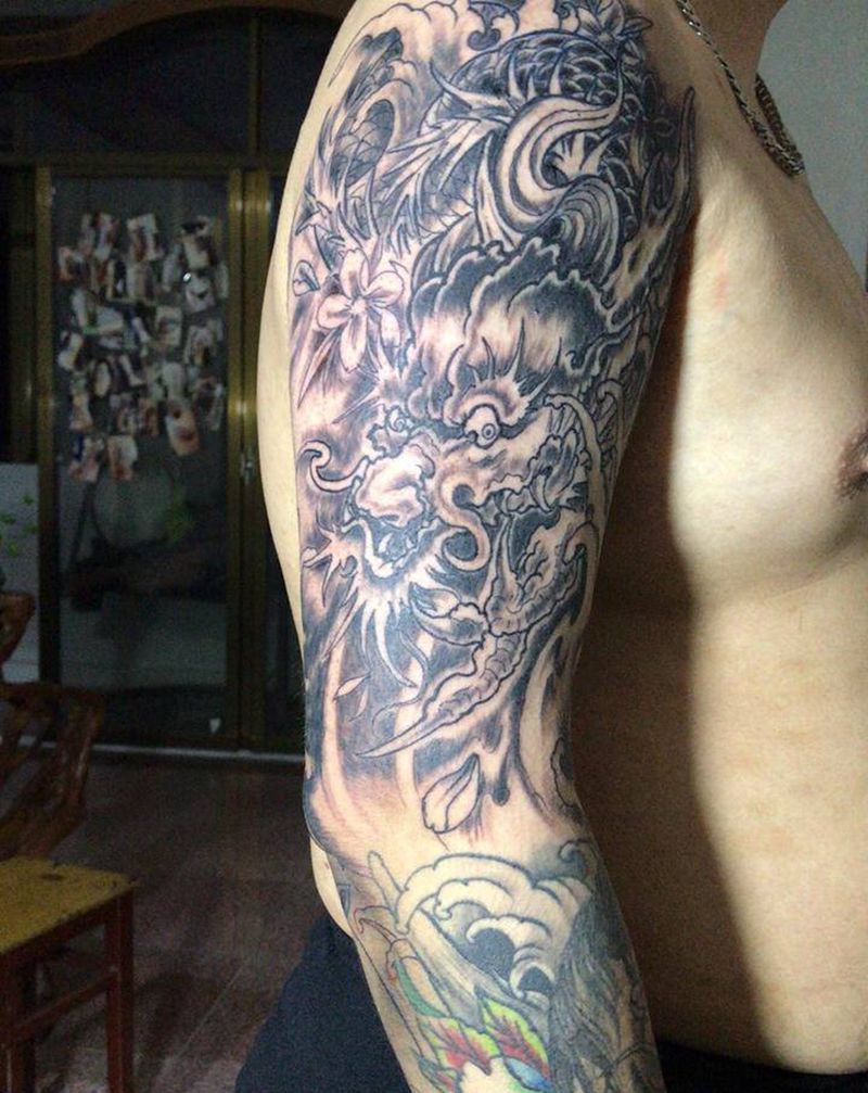 龙纹身图片_手臂新传统纹身图案