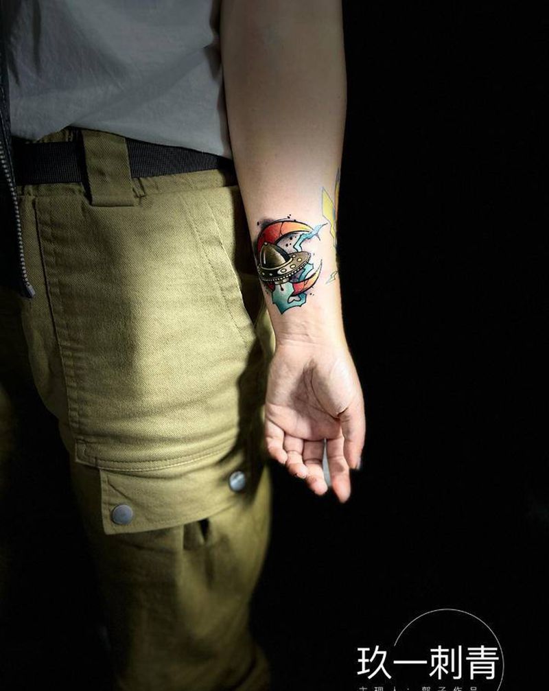快乐星其球纹身图片_手臂New School纹身图案