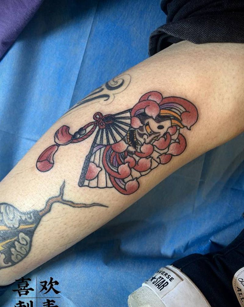 日式小图纹身图片_腿部老传统般若扇子菊花纹身图案