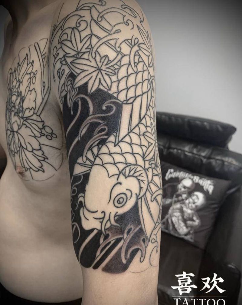 半胛锦鲤牡丹未完纹身图片_胸部手臂老传统锦鲤纹身图案