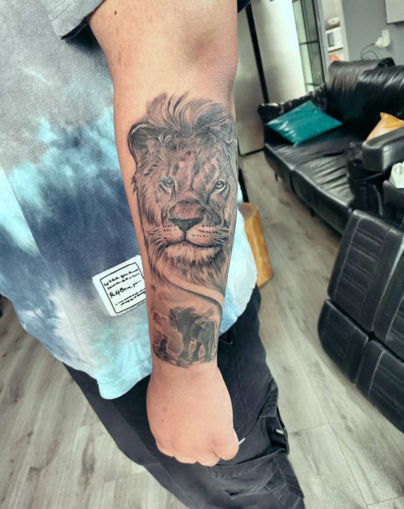 狮子纹身图片_手臂欧美写实纹身图案