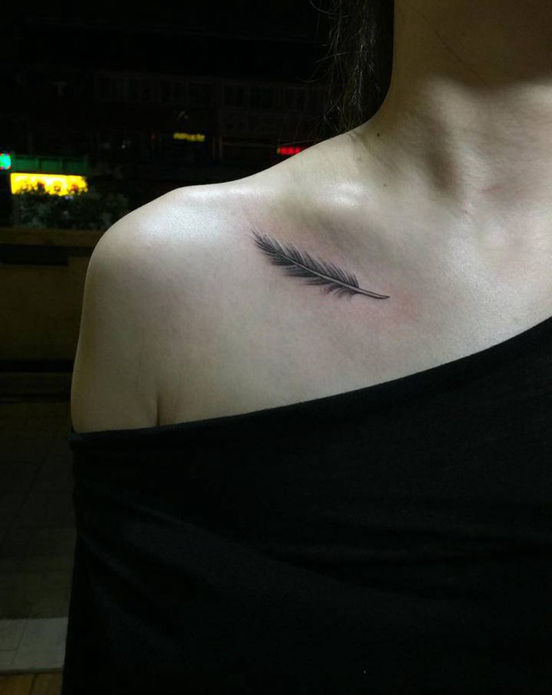 羽毛纹身图片_颈部胸部新传统New School纹身图案