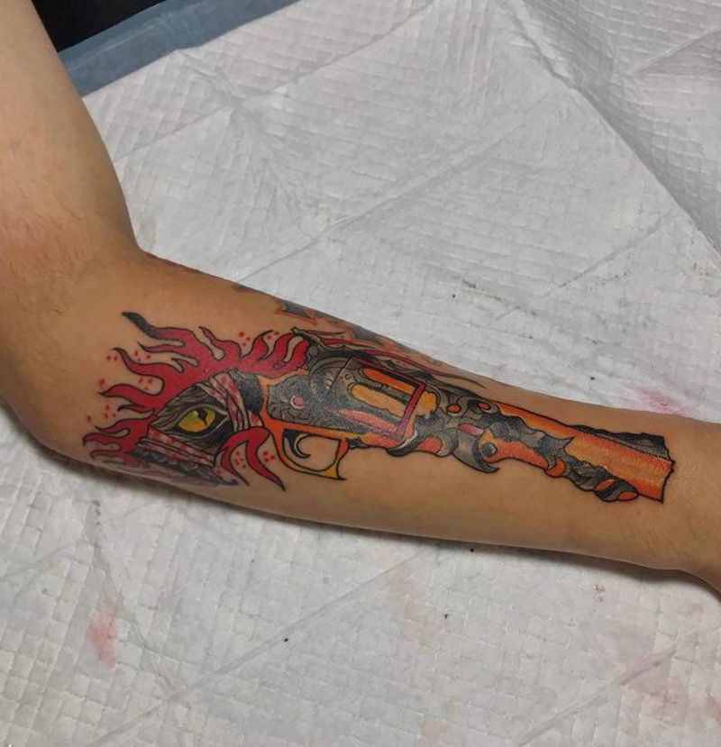 枪纹身图片_手臂纹身图案