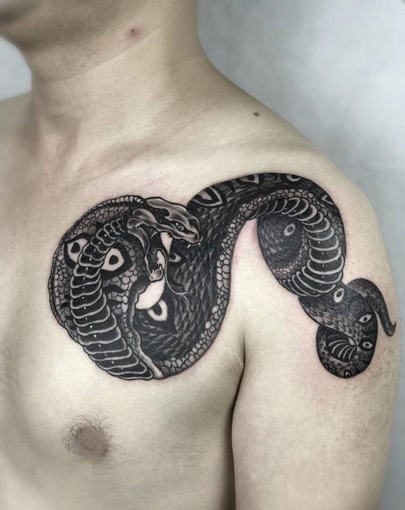 属蛇的纹身图片_胸部新传统纹身图案