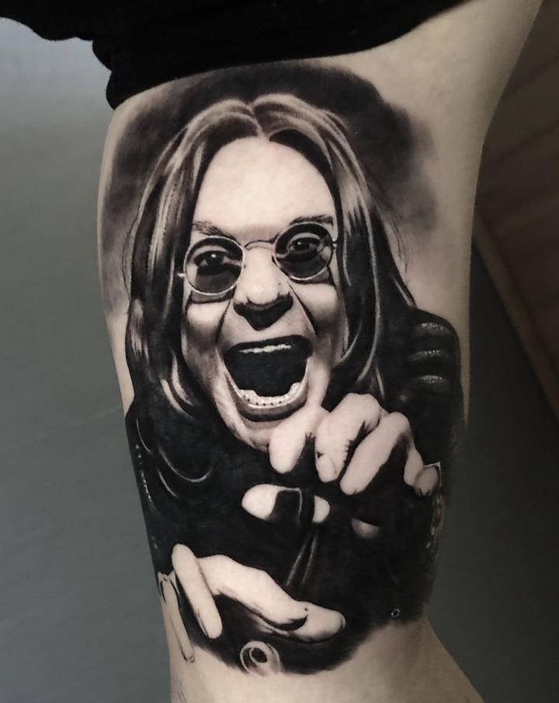 Ozzy纹身图片_手部欧美写实纹身图案