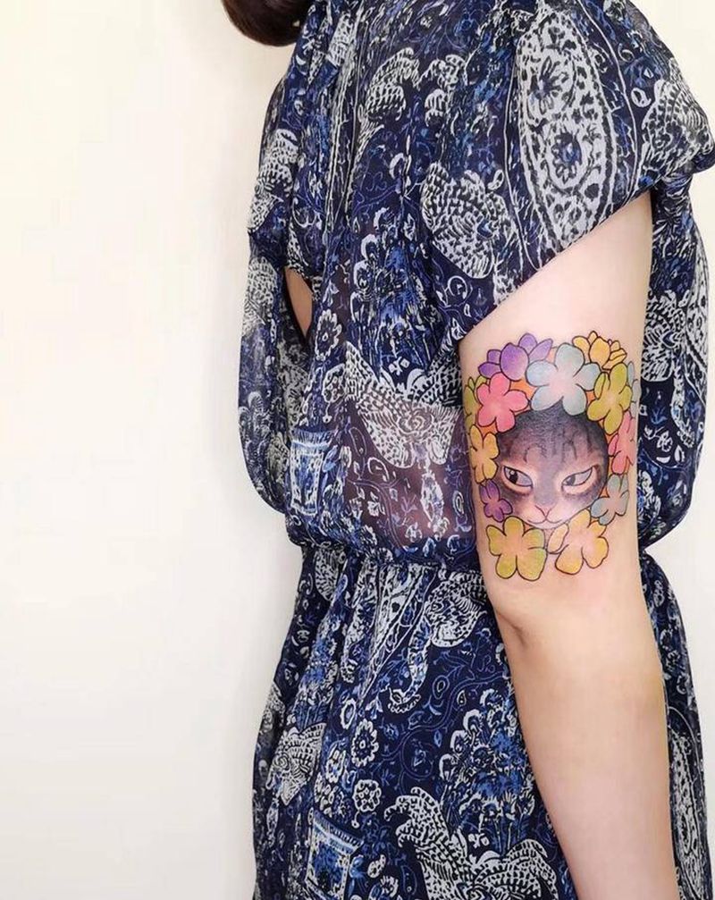 猫咪花团锦簇纹身图片_手部Old School纹身图案