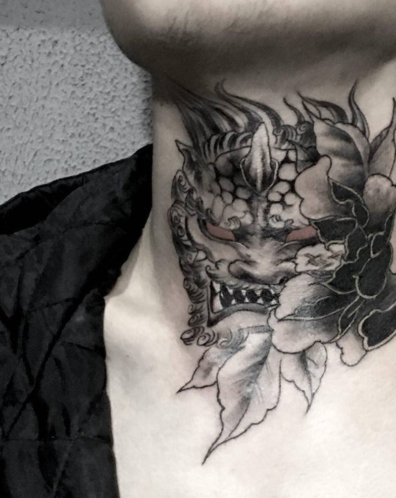 唐狮纹身图片_颈部老传统新传统纹身图案