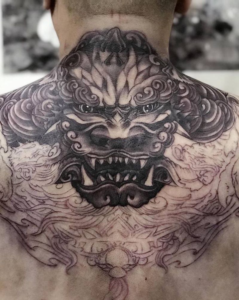 唐狮 下次继续纹身图片_背部新传统纹身图案