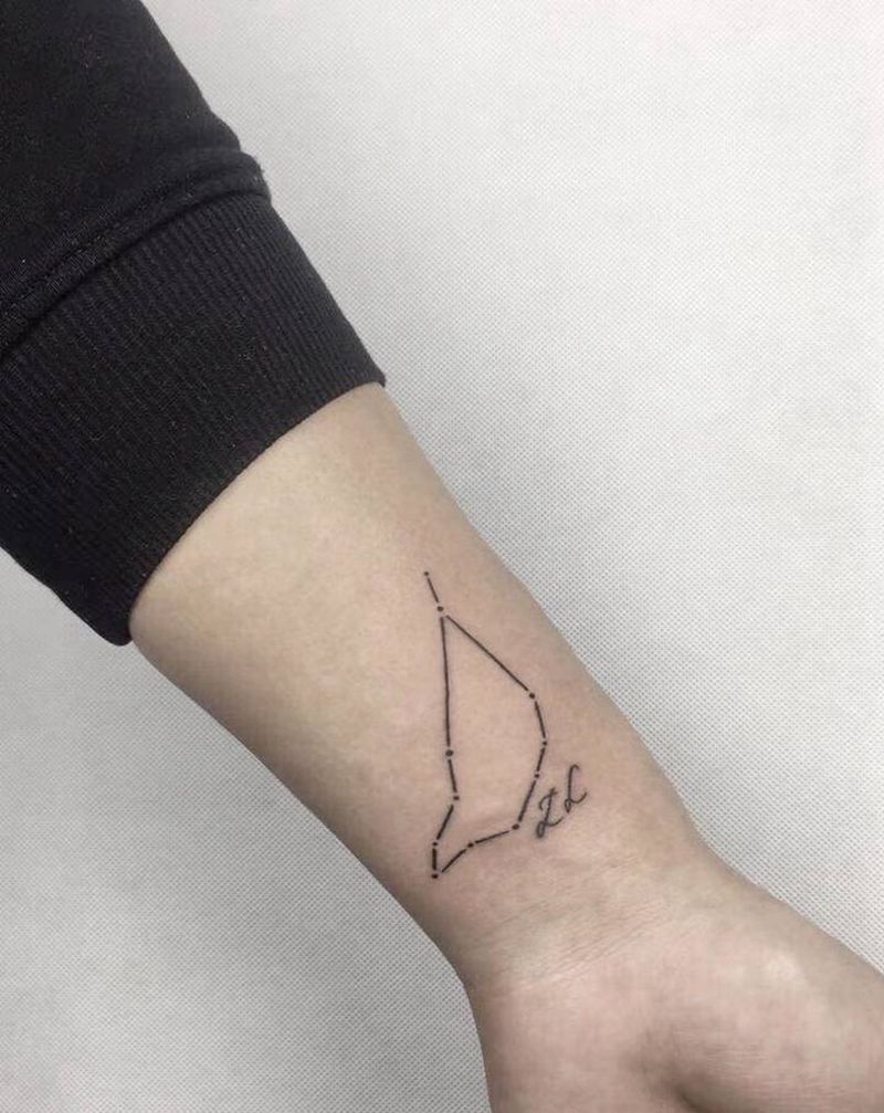 小清新纹身图片_手部肩部点刺几何纹身图案