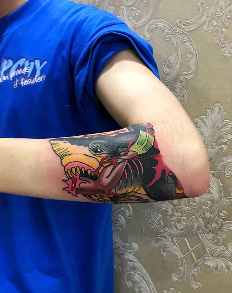 鲨鱼纹身图片_手臂New School纹身图案