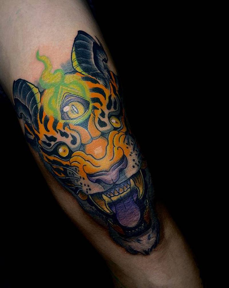 爆膝盖纹身图片_腿部New School纹身图案