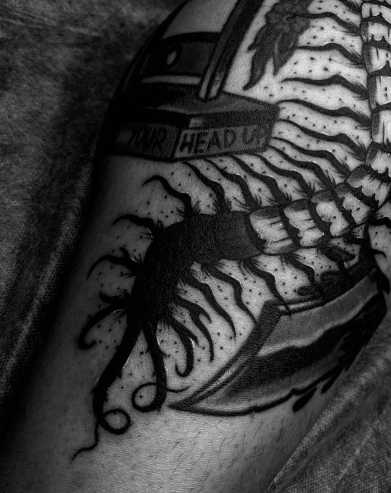 蜈蚣纹身图片_腿部纹身图案