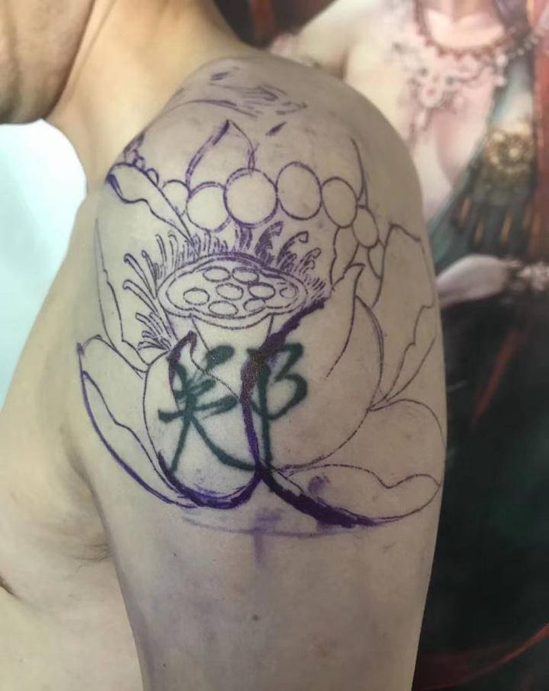 莲花纹身图片_手臂老传统纹身图案