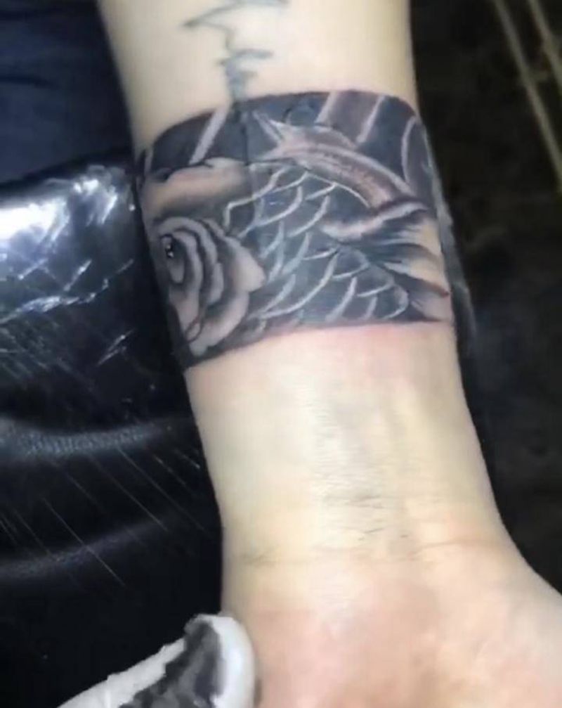 遮盖字母纹身图片_手臂纹身图案