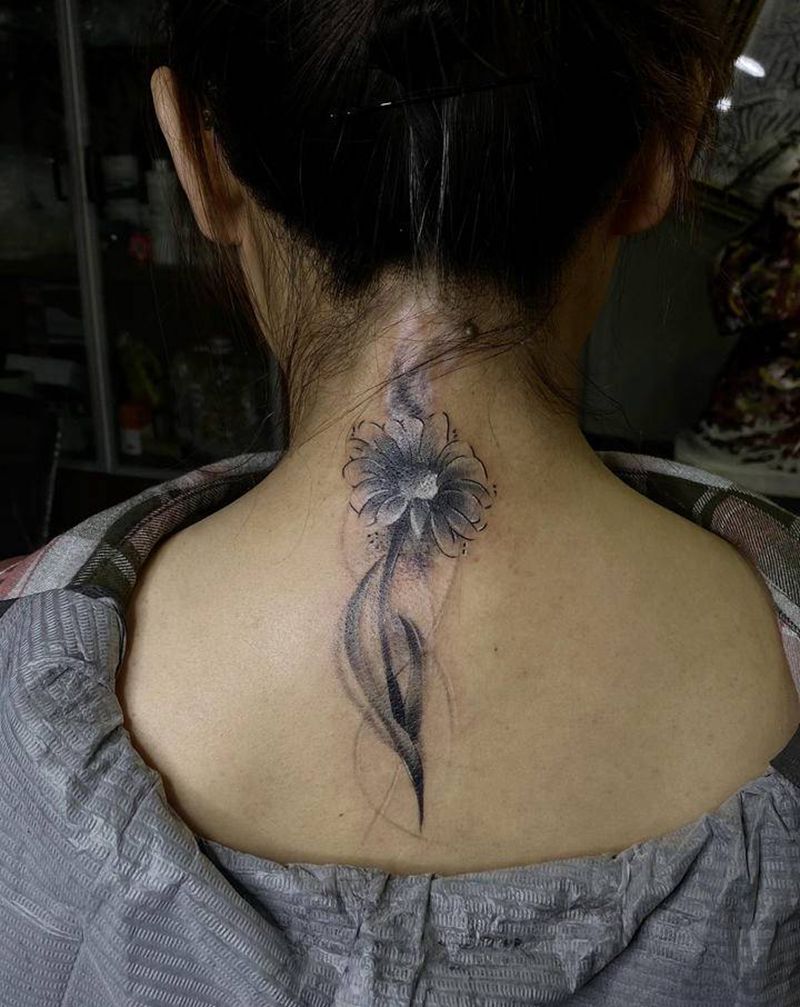 遮盖纹身图片_背部颈部水彩纹身图案