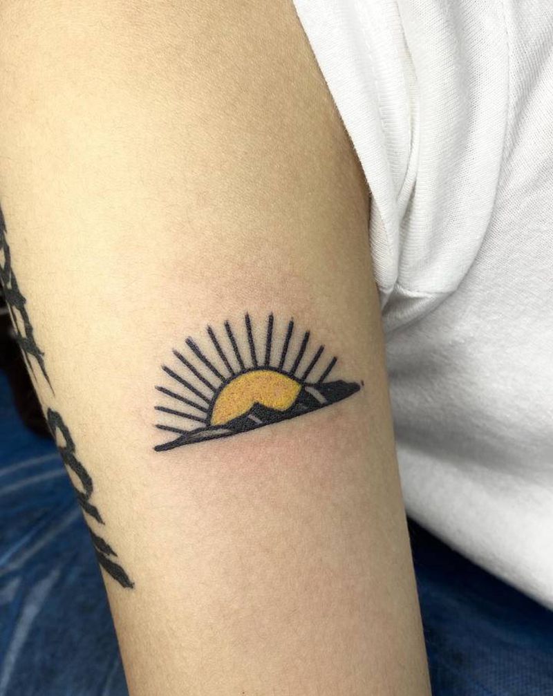 日出日落纹身图片_手臂纹身图案