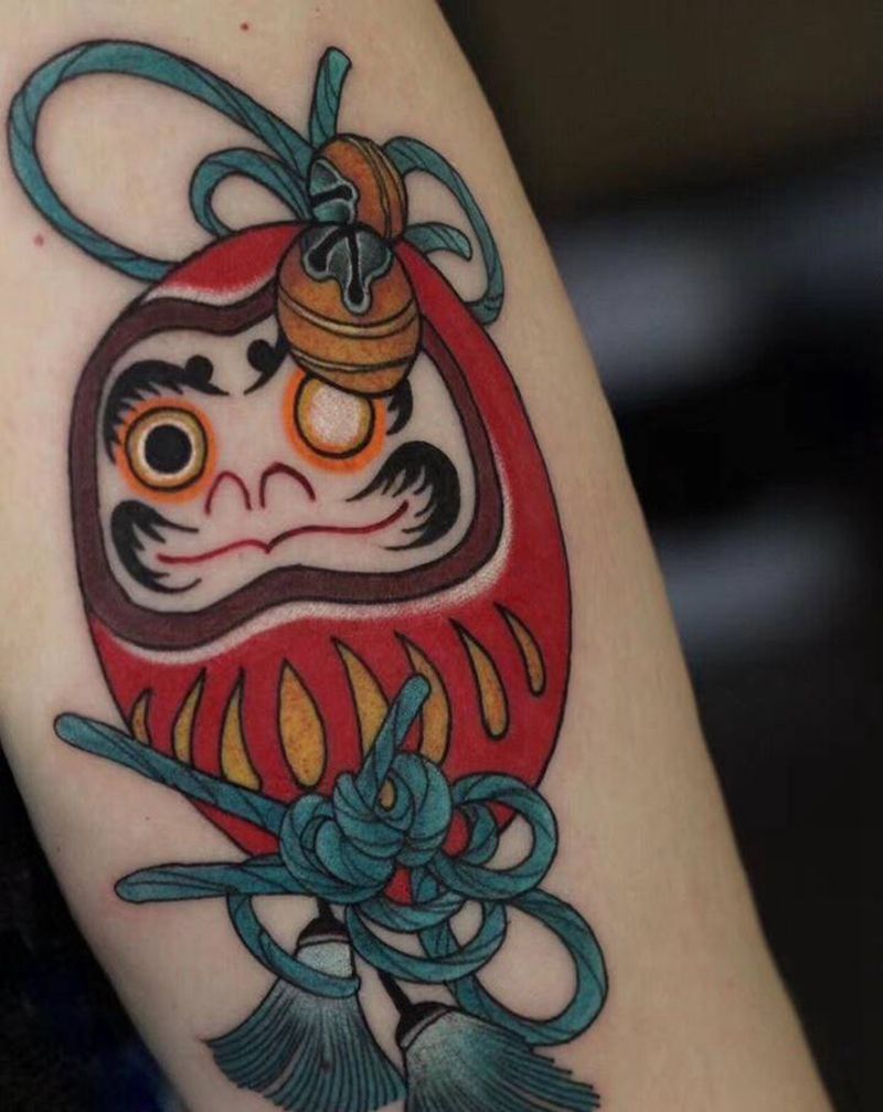 达摩小挂件纹身图片_脚部新传统老传统纹身图案