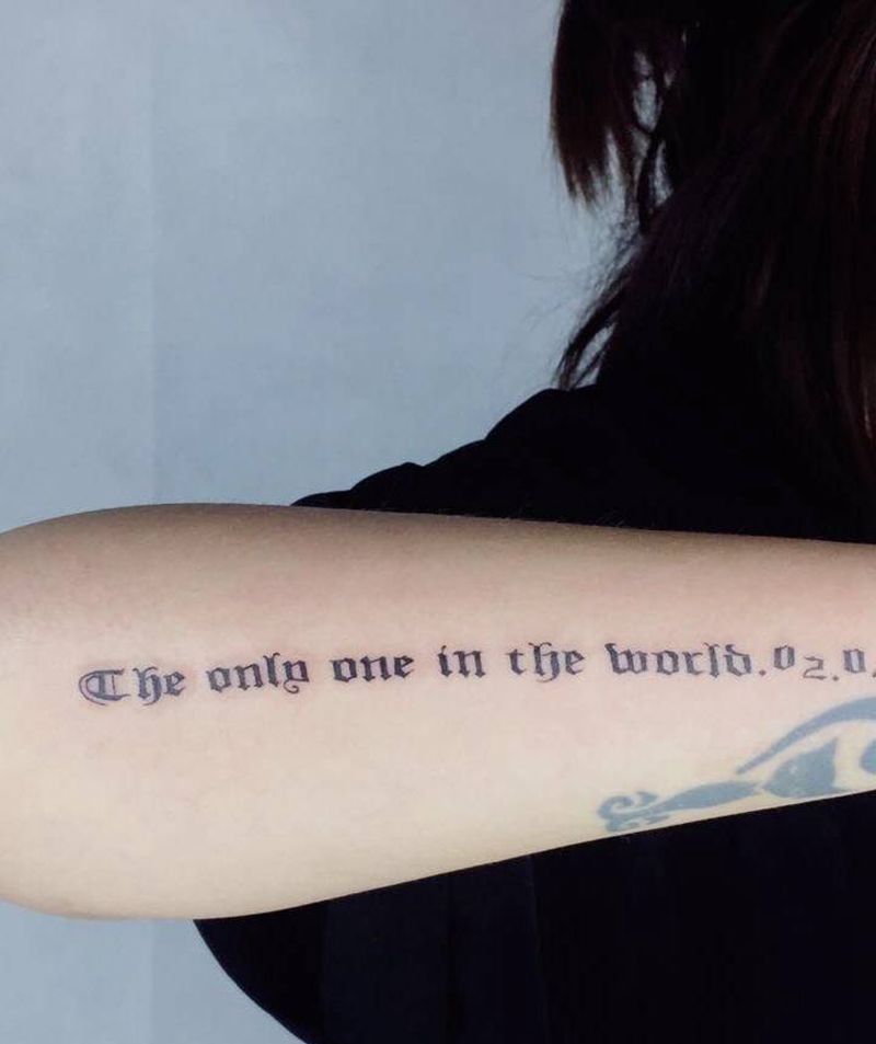 英文状态纹身图片_手部花体字几何纹身图案