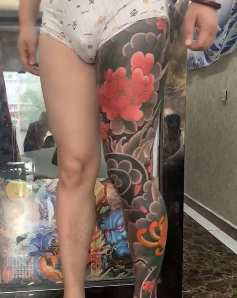 花腿纹身图片_腿部纹身图案