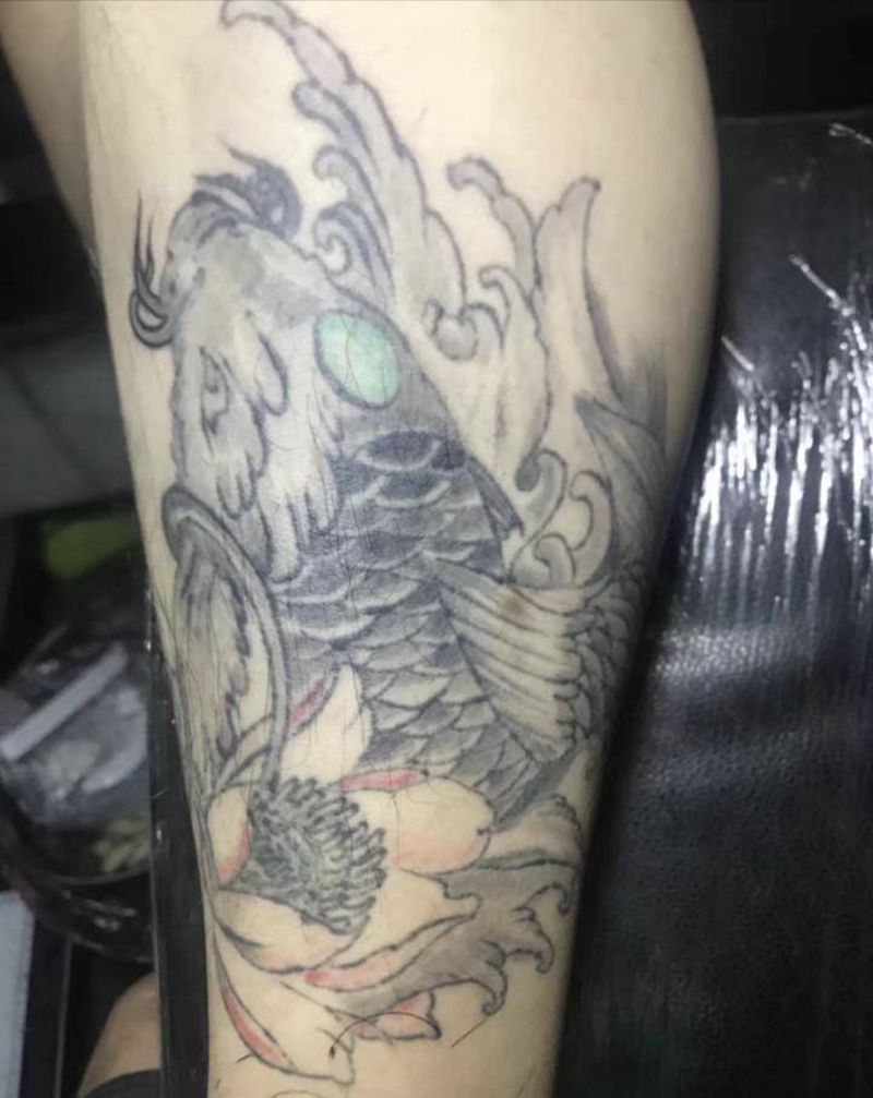 老图鲤鱼修改纹身图片_腹部纹身图案