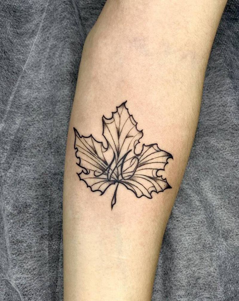 枫叶纹身图片_手臂纹身图案