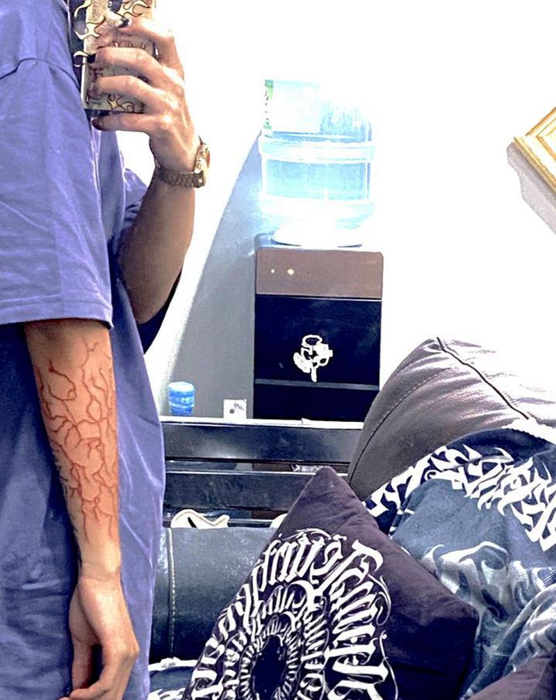 线纹身图片_手臂几何纹身图案