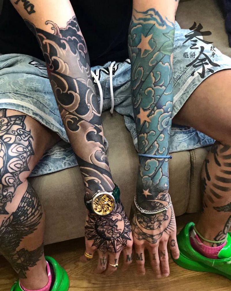 水浪云纹太阳月亮纹身纹身图片_手部手臂老传统纹身图案