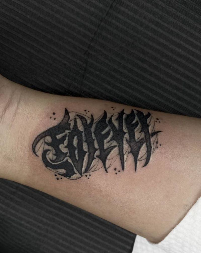 遮盖纹身图片_手臂花体字纹身图案