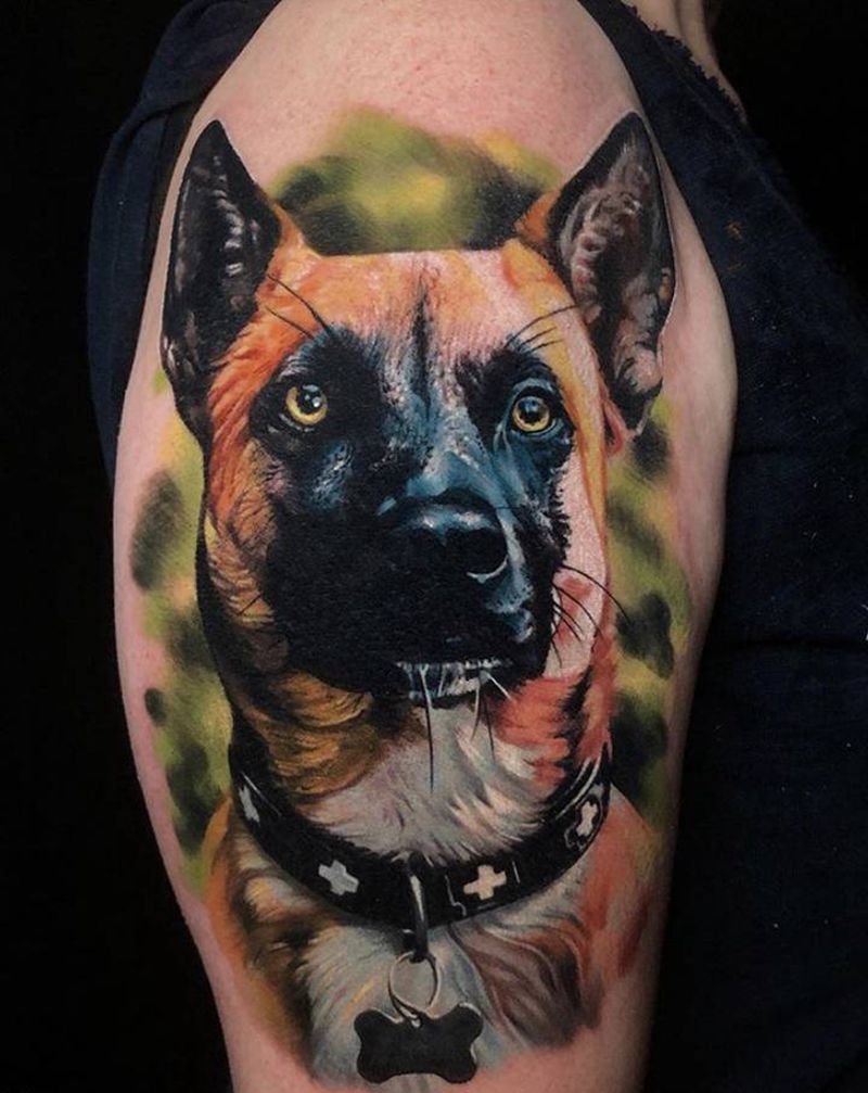 爱犬纹身图片_手臂欧美写实纹身图案