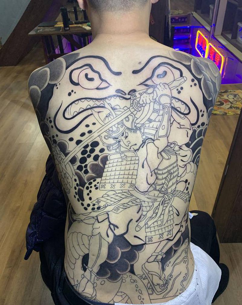 老传统纹身图片_背部老传统纹身图案