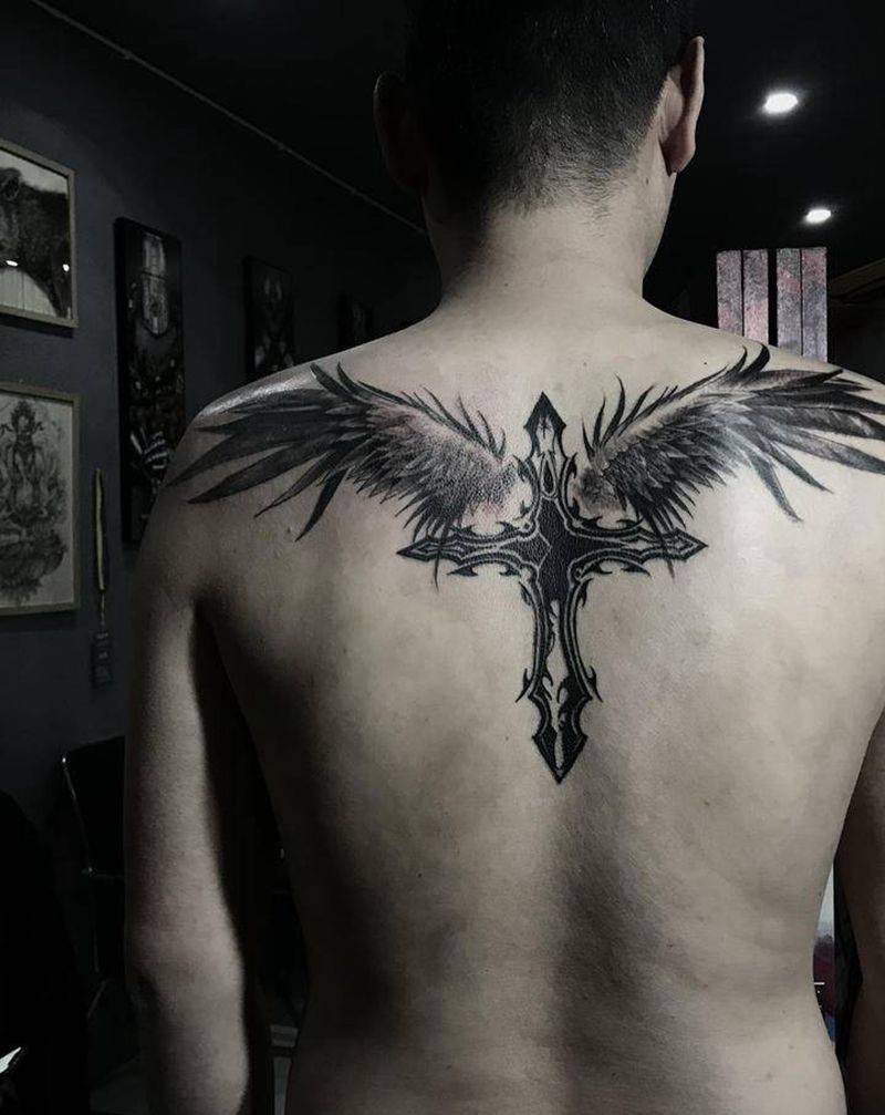 翅膀纹身图片_背部老传统纹身图案