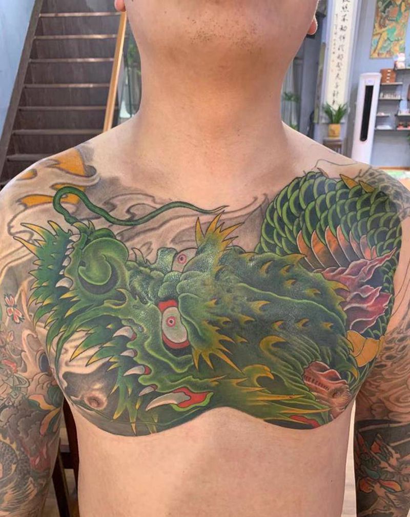 遮盖前后纹身图片_胸部纹身图案