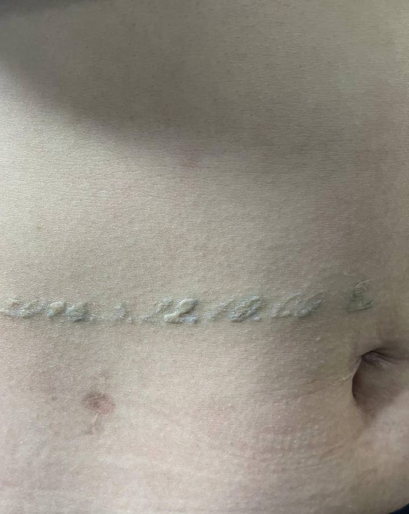 鲨鱼遮盖腹部旧纹身纹身图片_腹部New School纹身图案