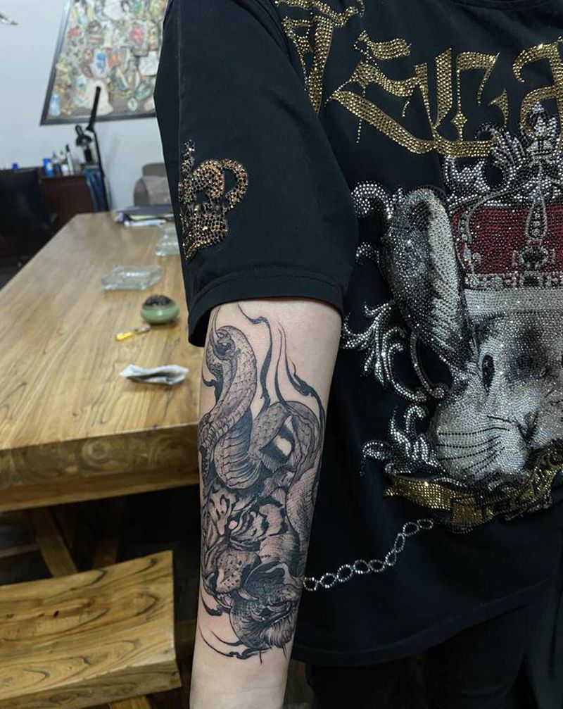 小图纹身图片_新传统点刺纹身图案