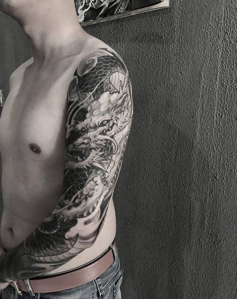 花臂龙恢复一年后纹身图片_手臂新传统纹身图案