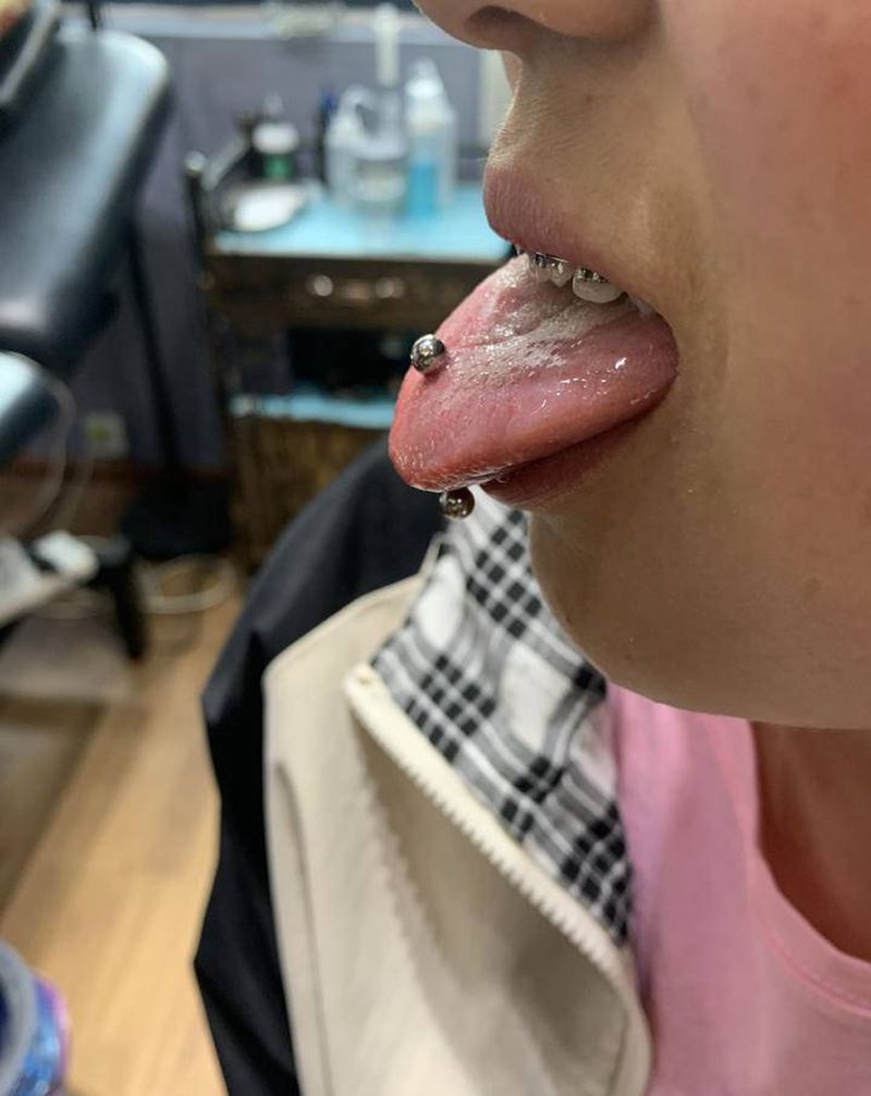 舌钉纹身图片_老传统纹身图案