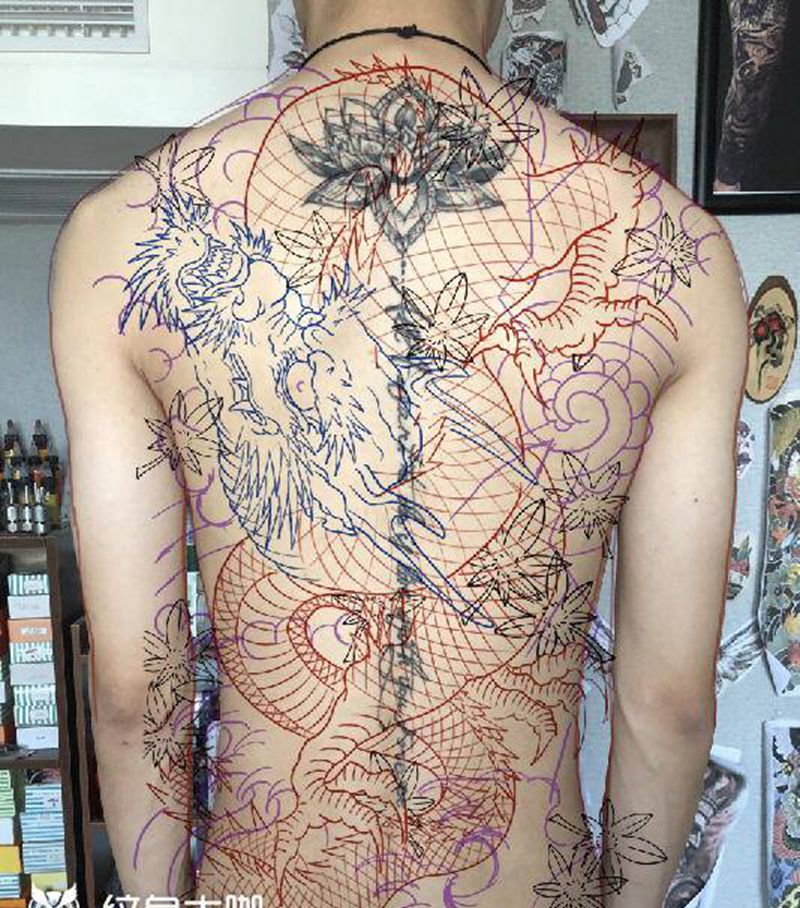 满背遮盖纹身图片_背部老传统纹身图案