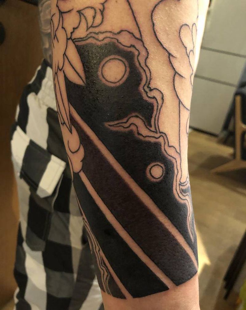 接半胛纹身图片_手臂老传统纹身图案