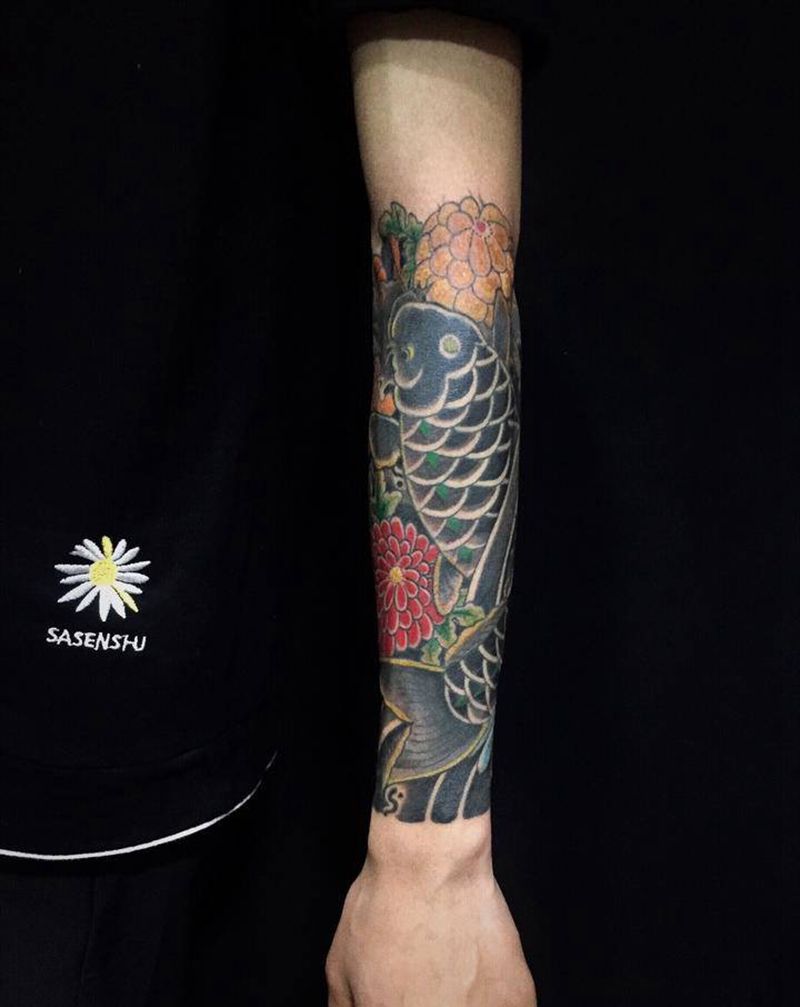 日式鲤鱼纹身图片_手臂老传统纹身图案