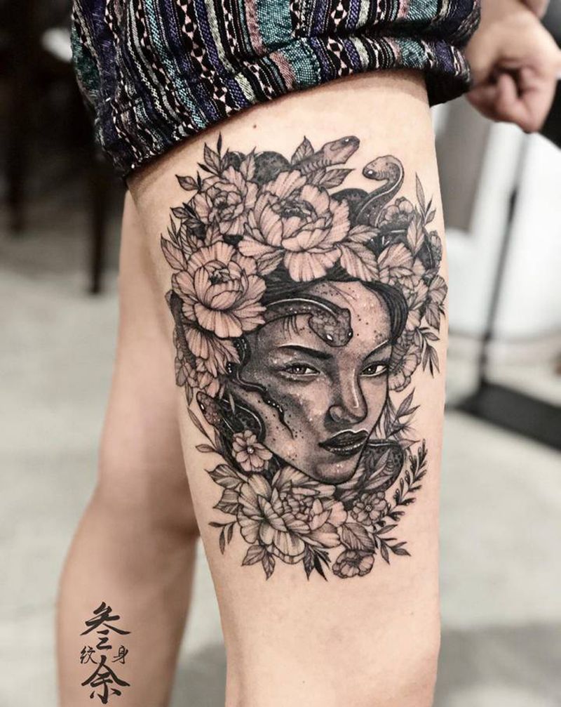 美杜莎纹身图片_腿部点刺纹身图案