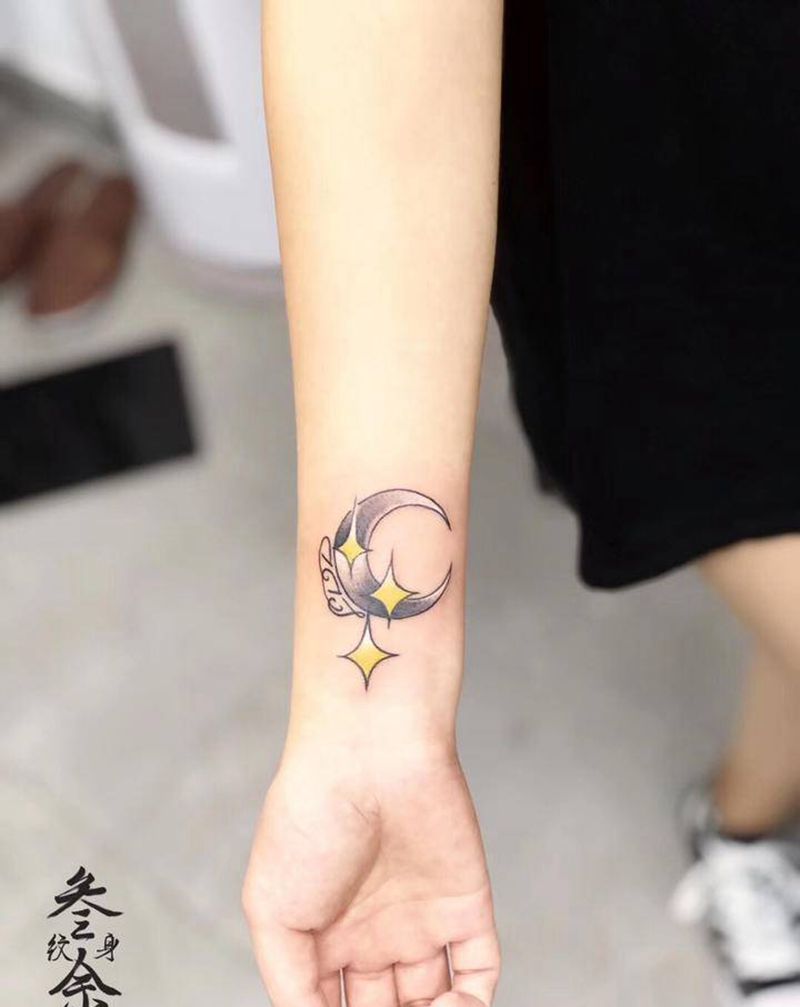 小月亮纹身图片_手臂纹身图案