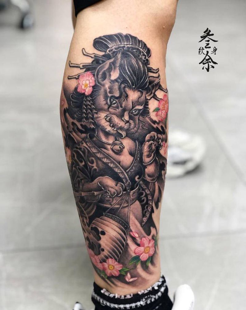 艺妓猫咪纹身图片_腿部新传统纹身图案